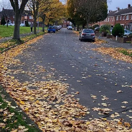 Entire Terraced Two Story Redbrick House With Parking In Secluded Cul De Sac * Дублин