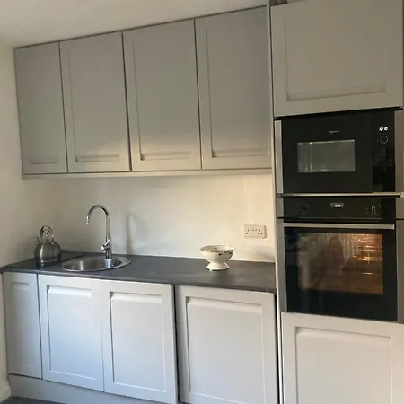 Entire Terraced Two Story Redbrick House With Parking In Secluded Cul De Sac