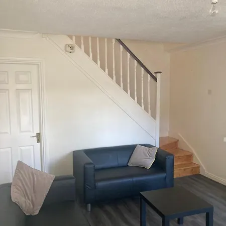 Вилла Entire Terraced Two Story Redbrick House With Parking In Secluded Cul De Sac