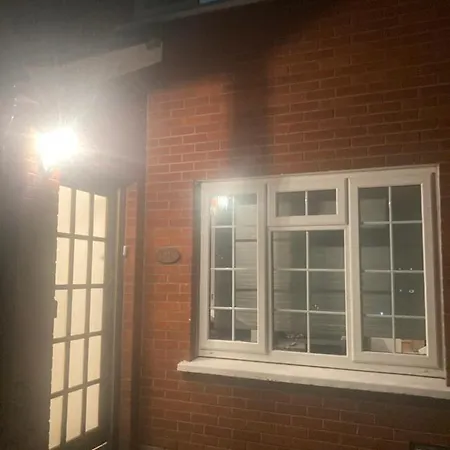 Entire Terraced Two Story Redbrick House With Parking In Secluded Cul De Sac