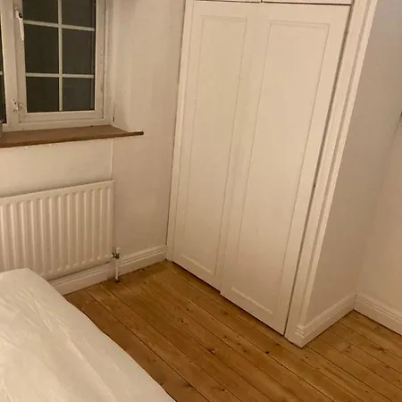 Entire Terraced Two Story Redbrick House With Parking In Secluded Cul De Sac * Дублин