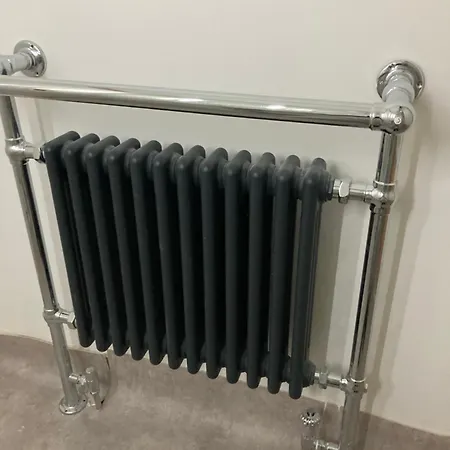 Вилла Entire Terraced Two Story Redbrick House With Parking In Secluded Cul De Sac *