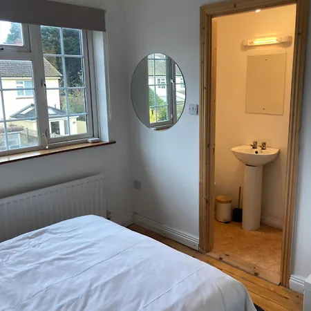 Entire Terraced Two Story Redbrick House With Parking In Secluded Cul De Sac