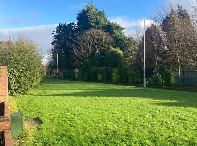 Entire Terraced Two Story Redbrick House With Parking In Secluded Cul De Sac Villa