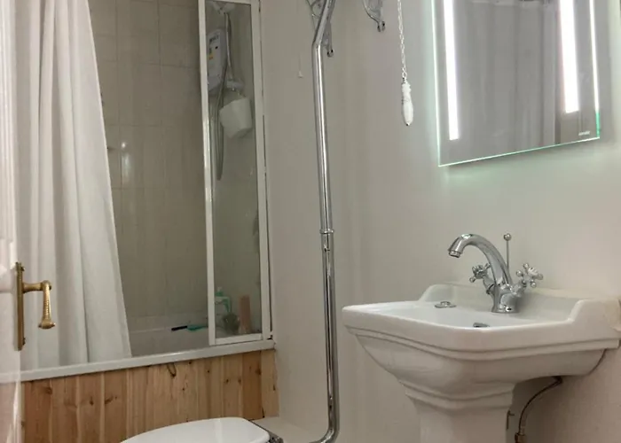 Villa Entire Terraced Two Story Redbrick House With Parking In Secluded Cul De Sac