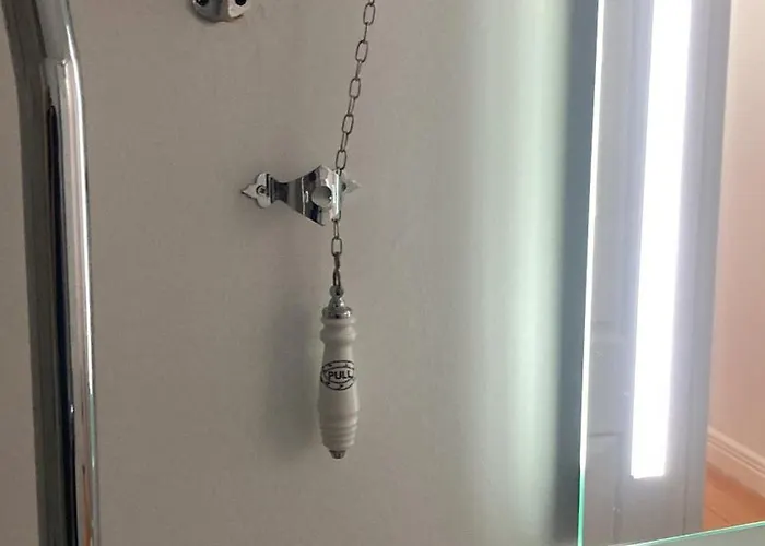 Entire Terraced Two Story Redbrick House With Parking In Secluded Cul De Sac *