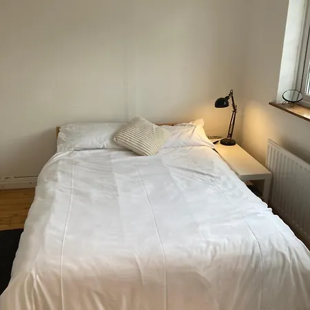 Villa Entire Terraced Two Story Redbrick House With Parking In Secluded Cul De Sac