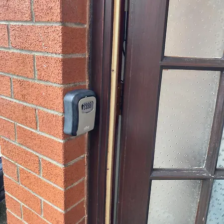 Entire Terraced Two Story Redbrick House With Parking In Secluded Cul De Sac