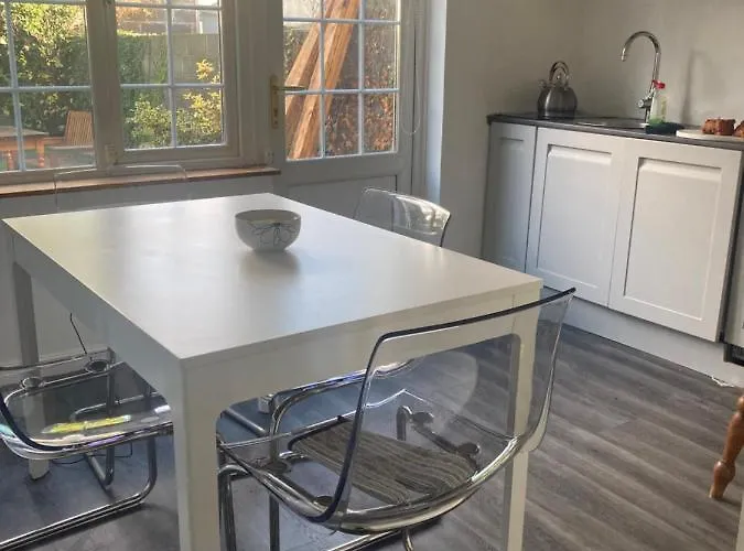 Entire Terraced Two Story Redbrick House With Parking In Secluded Cul De Sac Villa